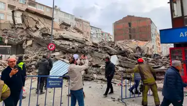 Güngören'de Bina Çöktü: Çok Sayıda Ekip Bölgede!